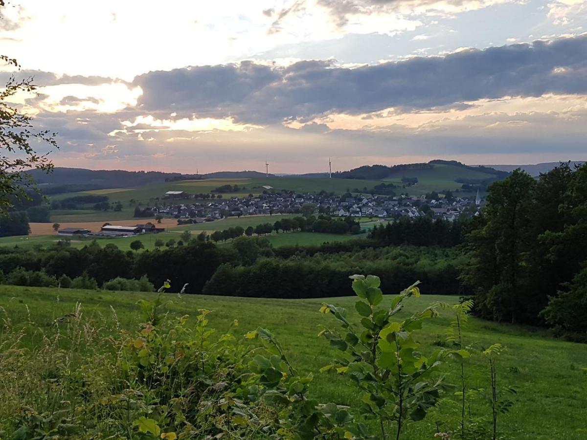 Pilgrims "Franz" Grosszuegige Unterkunft Sauerland Meschede Exterior foto